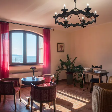 Lido Degli Spagnoli Wellness & ホテル 4*